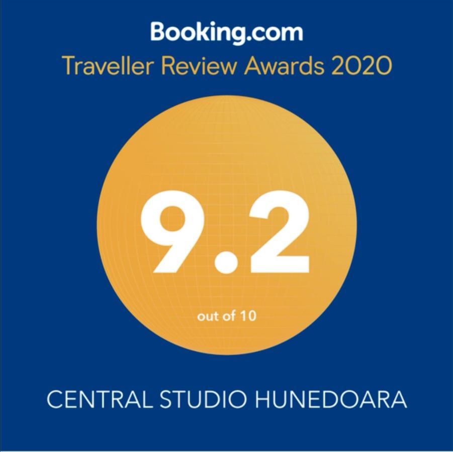 Central Studio Hunedoara Exterior photo